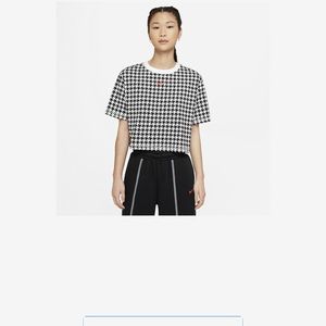 Nike iconic crop tee size S NWT